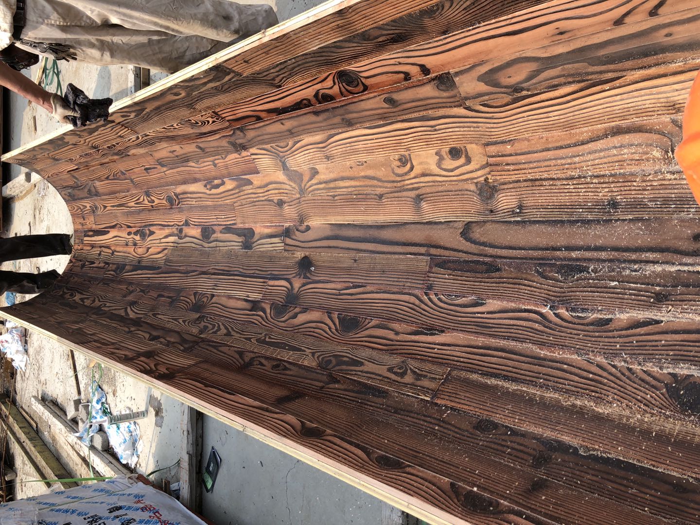 圆柱清水木纹板